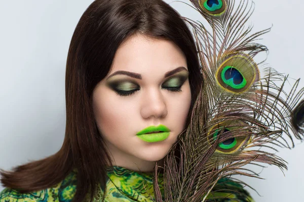 Kadın yeşil dudaklar — Stok fotoğraf
