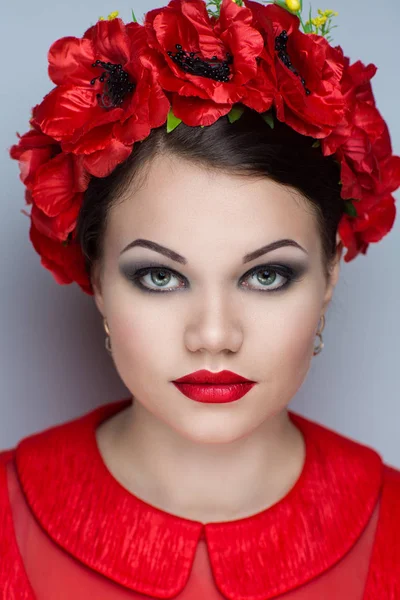 Kırmızı çiçek çelenk