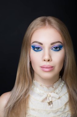 kadın parlak makyaj