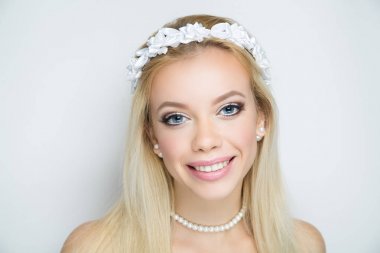 kadın beyaz dişler