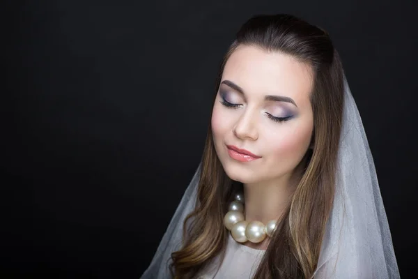 Pretty young bride — Stock Photo, Image