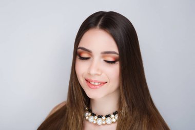 kadın parlak makyaj