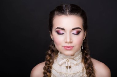 kadın parlak makyaj