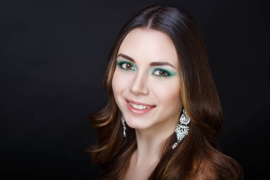 kadın yeşil makyaj
