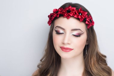 çiçek çelenk makyaj