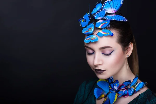 여자 블루 나비 — 스톡 사진