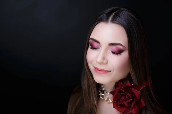 Mujer rosa roja — Foto de Stock