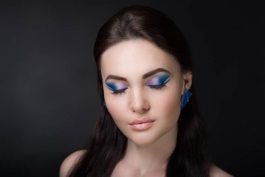 uzun kahverengi saçlı