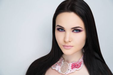 kadın Menekşe uzun siyah saç olun