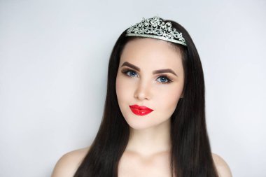 Güzellik kraliçesi Yarışması Birincisi bir taç ile