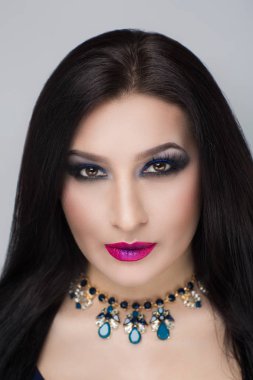 kadın parlak makyaj