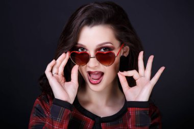 Gözlük kalp şekli