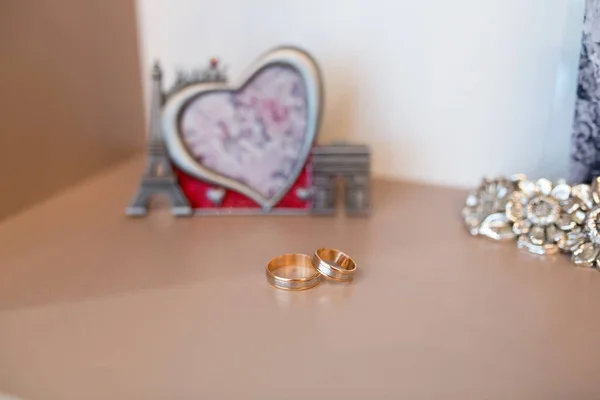 Two wedding rings — Stock Photo, Image