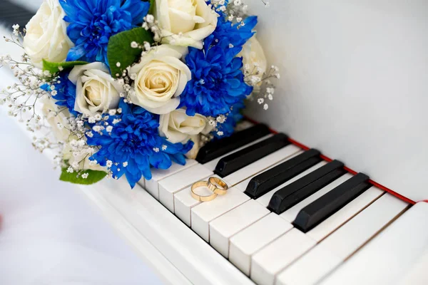 piano wedding rings