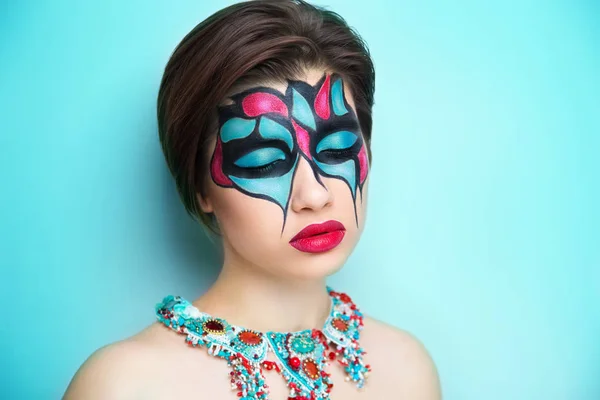 Femme art maquillage bleu rouge — Photo