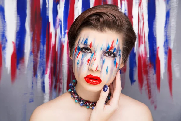 Новий креативний макіяж червоно-сині лінії — стокове фото