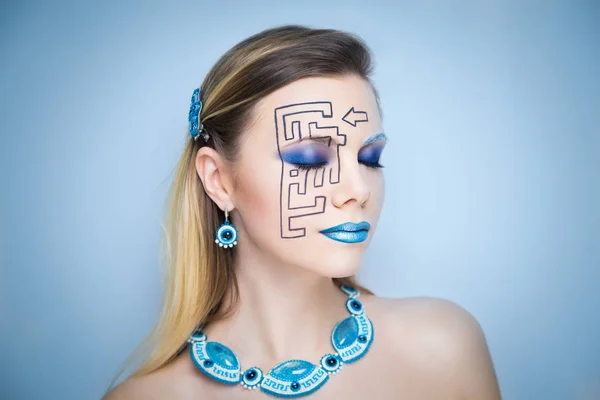 Kunst Make-up schwarzen Labyrinth-puzzle — Stockfoto