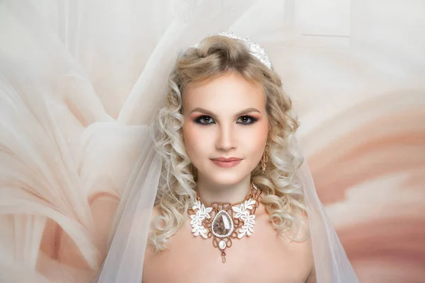 Женщина свадьба макияж волос — стоковое фото