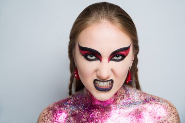 kadın sanat yapmak kadar siyah dudak