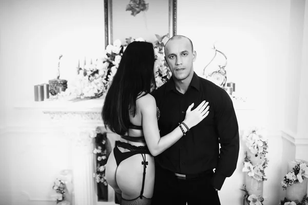 Әдемі жас қыздың анальды секс видеосы