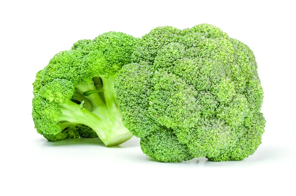 Дві Ripe Broccoli Капуста ізольовані на білому тлі — стокове фото