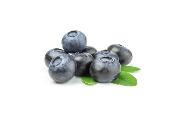 蓝莓在白色背景上的一群 — 图库照片