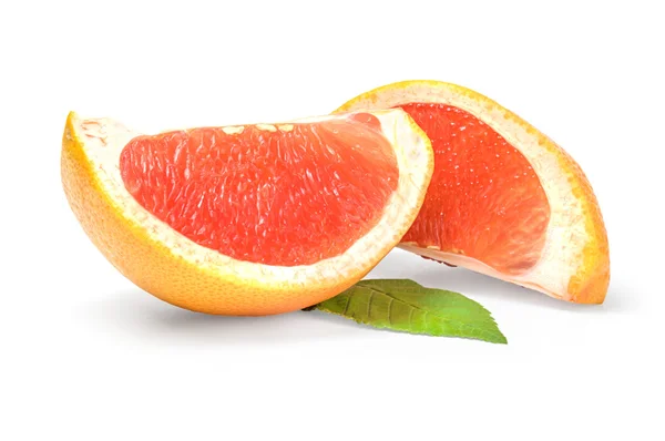 Grapefruit segmenten op witte achtergrond met groen blad — Stockfoto