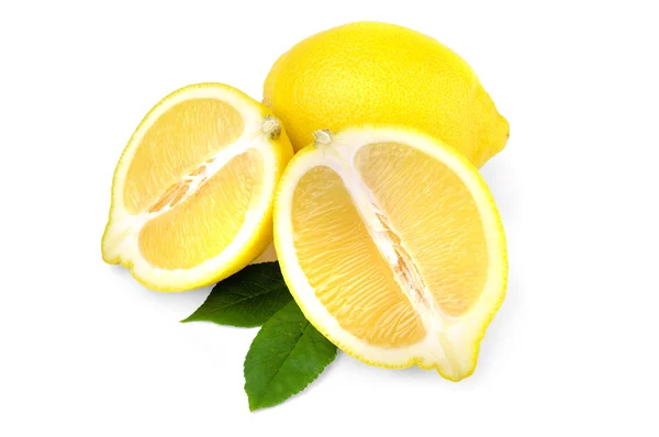 Limão e uma fatia no fundo branco — Fotografia de Stock