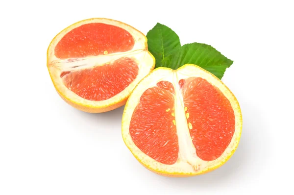 Två halvor av grapefrukt isolerad på vit bakgrund cutout — Stockfoto