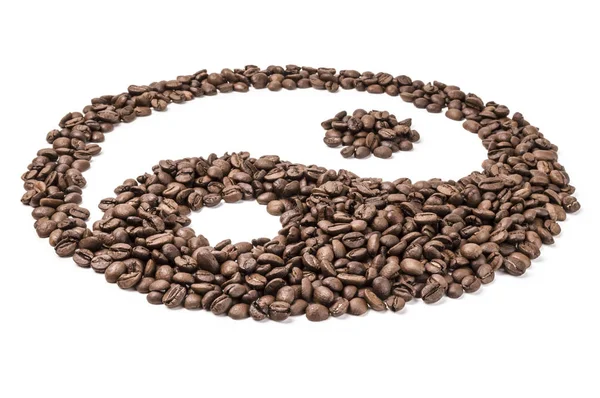 Grãos de café isolados em um recorte de fundo branco — Fotografia de Stock