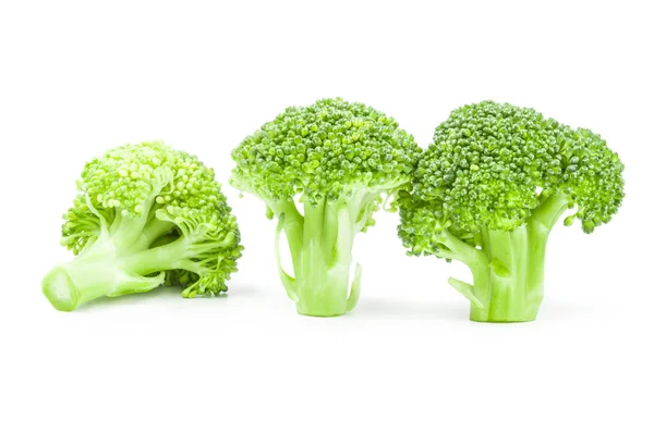 Friss nyers brokkoli, fehér alapon. Vágógörbe — Stock Fotó