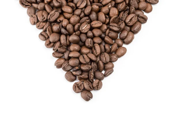 Kávové zrna na bílém pozadí. Ořezová cesta — Stock fotografie