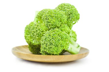 Taze brokoli bir beyaz arka plan kesme izole başkanı