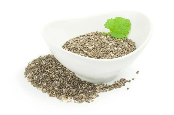 Superfood semillas de chía en un camino de recorte de fondo blanco — Foto de Stock