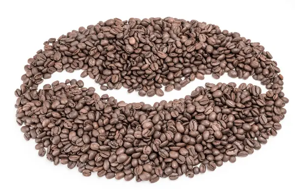 Grãos de café isolados em um recorte de fundo branco — Fotografia de Stock