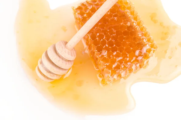 Söt honung isolerad på en vit bakgrund cutout — Stockfoto