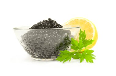 İzole kırpma yolu ile beyaz bir arka plan üzerinde siyah havyar