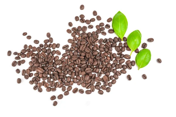 Pilha de grãos de café torrados isolados em um recorte de fundo branco — Fotografia de Stock