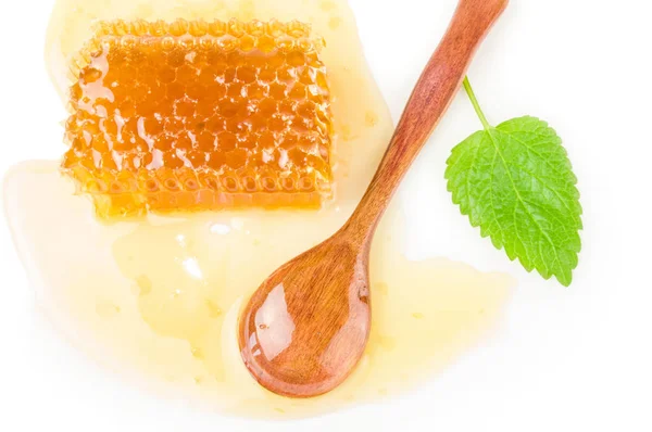 Miel aislada sobre un corte de fondo blanco — Foto de Stock