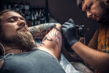 Dövmeci Tattoo Studio yapıyor