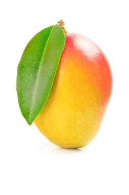 Beyaz zemin üzerine kırmızı mango. Kırpma yolu