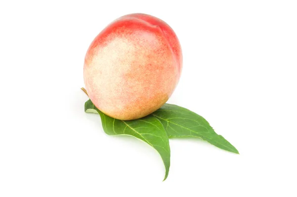 Beautiful ripe peaches on a white background. Clipping path — Stock Photo, Image