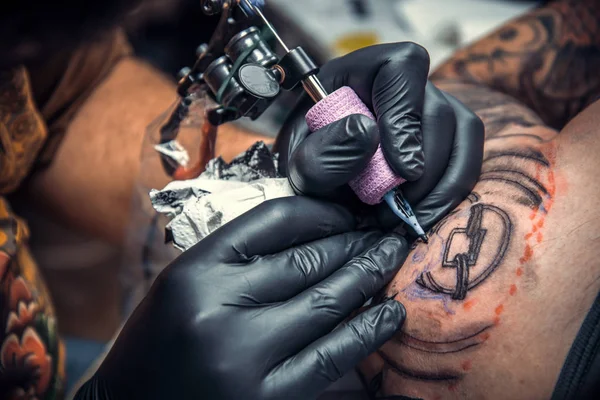 Dövme sanatçısı oluşturmak tattoo studio