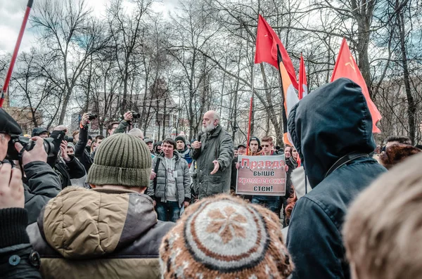 Πένζα, Ρωσία - 26 Μαρτίου 2017: Σχεδόν πέντε-hunrdred πολίτες συγκεντρώνονται στην αντιπολίτευση της διεφθαρμένης κυβέρνησης — Φωτογραφία Αρχείου
