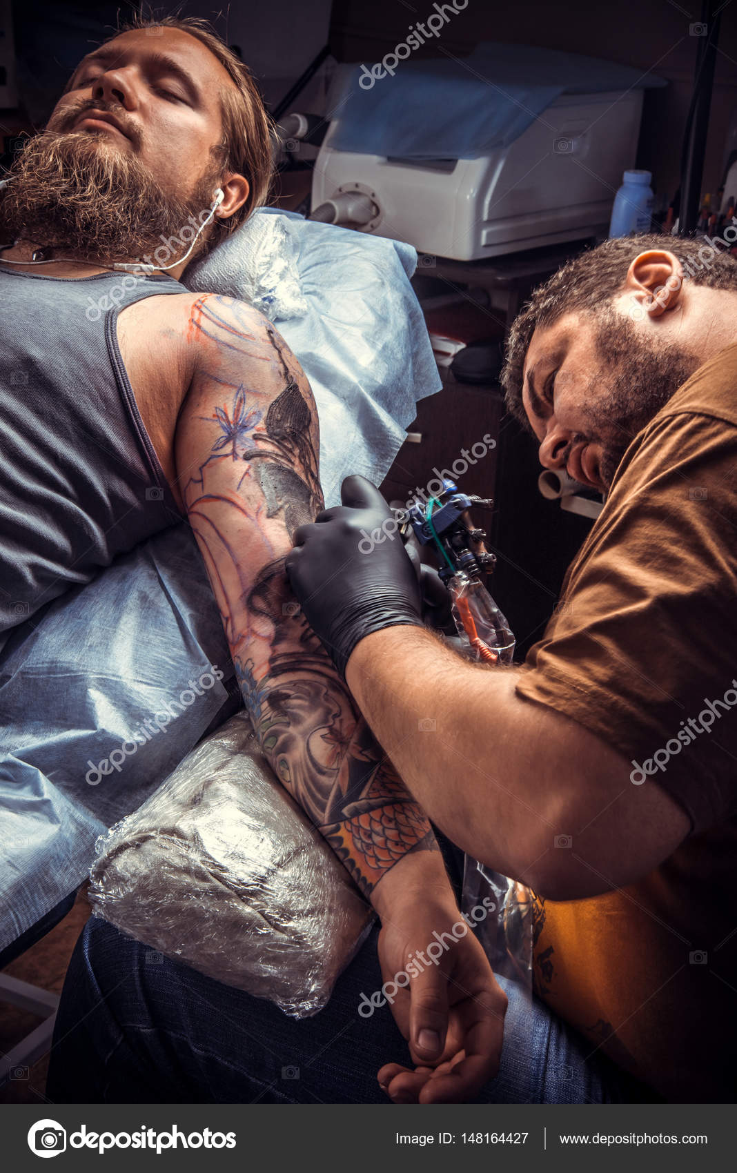 Master Work Studio Professional Tattooist Showing Process Making Tattoo Tattoo Stock Photo by ©Stop war in Ukraine! 148164427 Master Work Studio Professional Tattooist Showing Process Making Tattoo Tattoo Stock Photo by ©Stop war in Ukraine! 148164427