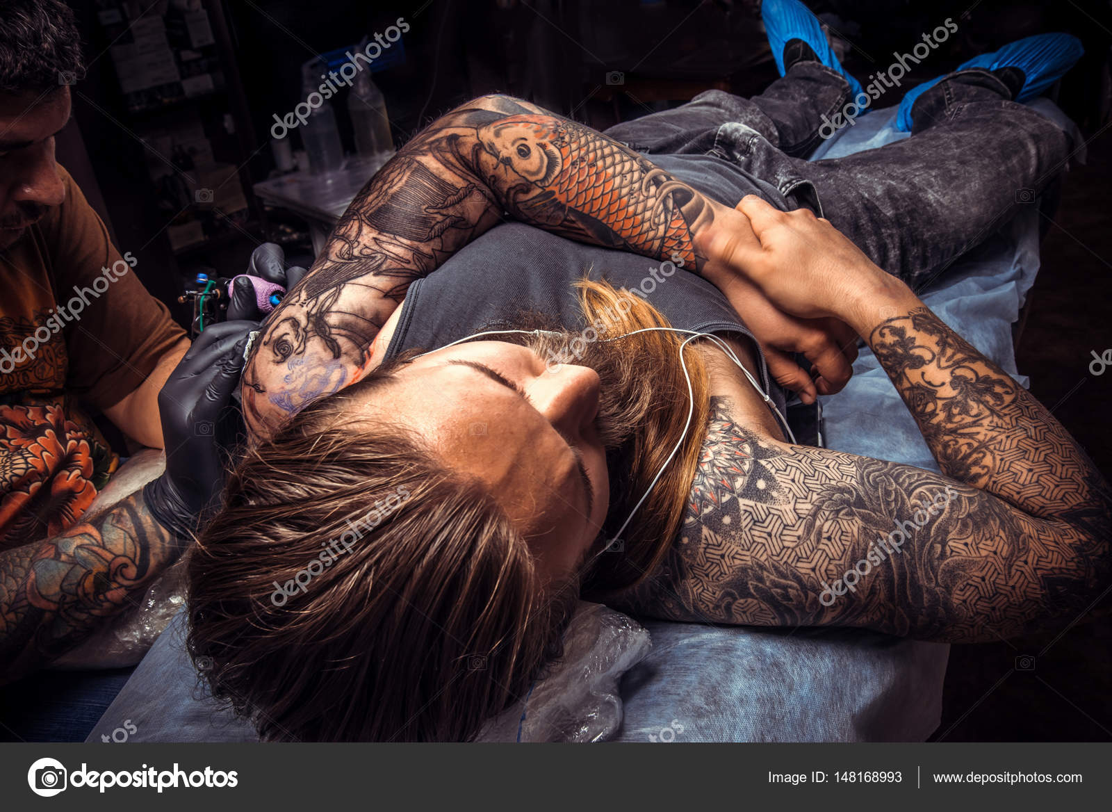 Professional tattooer at work in tattoo parlor Stock Photo by ©Stop war in  Ukraine! 148168993