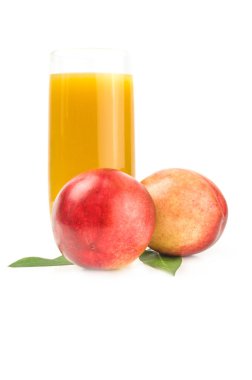 Bir beyaz arka plan kesme izole güzel olgun şeftali