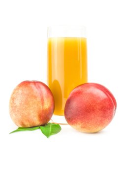 Bir beyaz arka plan kesme izole güzel olgun şeftali