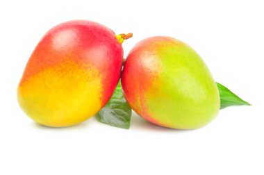 Beyaz bir arka plan üzerinde izole kırmızı mango