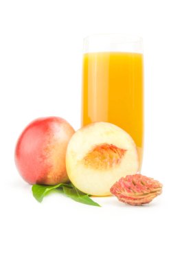 Bir beyaz arka plan kesme izole güzel olgun şeftali